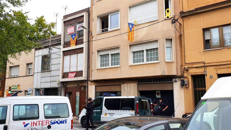 Agents de la Guardia Civil al domicili d'un dels detinguts després de l'operación contra membres dels Comités de Defensa de la República (CDR) | Europa Press - Europa Press ep agents de la guardia civil al domicili dun dels detinguts despres de loperacion contra membres