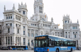 ep archivo   autobus de emt frente al palacio de cibeles sede del ayuntamiento de madrid