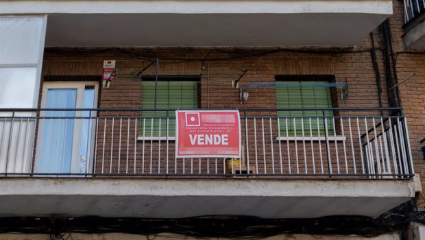 ep archivo   cartel de venta en una vivienda de madrid