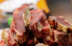 ep archivo comida comer picar chuleta chuletas carne de cerdo salon de gourmets de madrid ep archivo comida comer picar chuleta chuletas carne de cerdo salon de gourmets de madrid