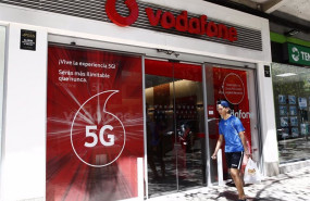 ep archivo   imagen de una tienda de la compania telefonica vodafone en madrid en una imagen de