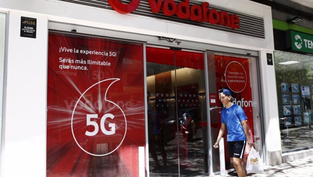 ep archivo   imagen de una tienda de la compania telefonica vodafone en madrid en una imagen de