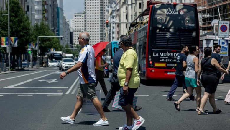 ep archivo   turistas a 1 de julio de 2025 en madrid espana