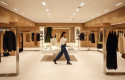 ep archivo   una chica en una macrotienda de zara en el boulevard austria de valncia