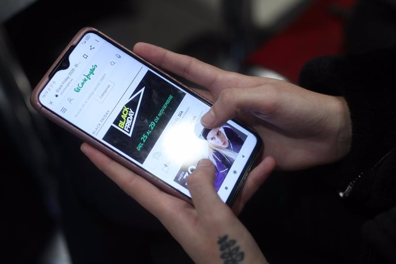 ¿Te imaginas tu día a día sin móviles? España alcanza 58 millones de líneas en abril