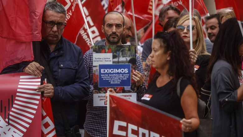 ep archivo varios trabajadores del sector financiero se manifiestan delante de la sede de 20230213110203 ep archivo varios trabajadores del sector financiero se manifiestan delante de la sede de 20230213110203