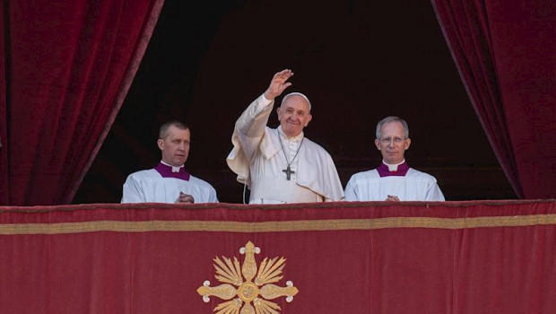 ep december 25 2019 - vatican pope francis waves to faithful and pilgrims after he delivered the