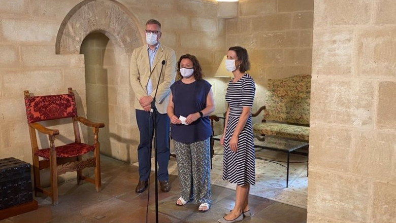 ep el consul general de reino unido en cataluna aragon andorra y baleares lloyd milen la consellera ep el consul general de reino unido en cataluna aragon andorra y baleares lloyd milen la consellera