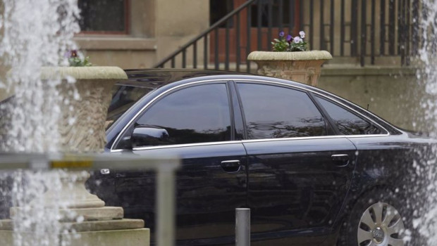ep el presidente del gobierno de espana pedro sanchez sale de su coche oficial a su llegada a los
