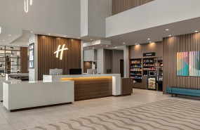 ep holiday inn inaugura en denver su primer hotel con nuevo diseno de lobby