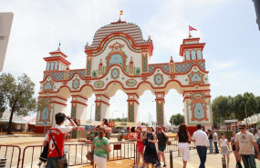 ep imagen de archivo de la portada del real de la feria de sevilla