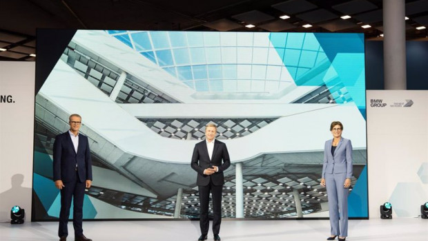 ep inauguracion del nuevo centro de id de bmw con oliver zipse en el centro