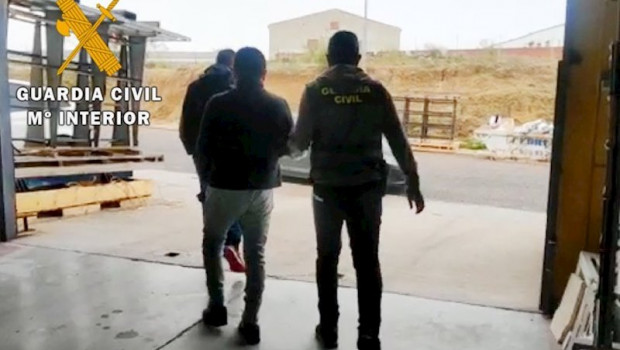 ep la guardia civil detiene en yuncos a una persona por delitos de abuso sexual y corrupcion de