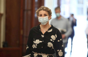 ep la ministra de trabajo y economia social yolanda diaz protegida con mascarilla a su llegada al