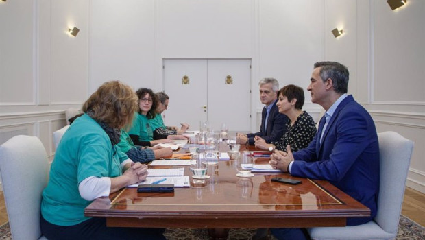 ep la minsitra de vivienda isabel rodriguez se reune con representantes de la plataforma de