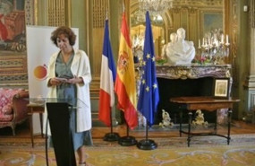 ep la secretaria de estado de la espana global irene lozano junto a la mesa en la que manuel azana
