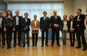 ep lourdes dominguezdavid gomez recibenmedallabroncemerito deportivo
