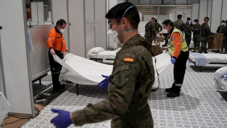 Militares del ejército terminan de montar las instalaciones de los pabellones del hospital de campaña instalado en Ifema | Comunidad de Madrid ep militares del ejercito terminan de montar las instalaciones de los pabellones del hospital de