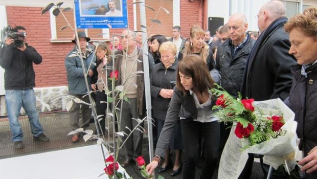 ep ofrenda floralhomenajeisaias carrasco conhija sandra