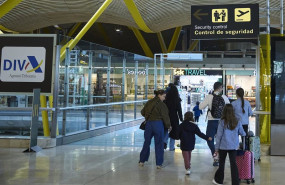 ep viajeros en la terminal t4 del aeropuerto adolfo suarez madrid barajas a 30 de marzo de 2026 en ep viajeros en la terminal t4 del aeropuerto adolfo suarez madrid barajas a 30 de marzo de 2026 en