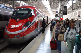 ep viajeros llegan del tren de alta velocidad iryo a la estacion maria zambrano ep viajeros llegan del tren de alta velocidad iryo a la estacion maria zambrano