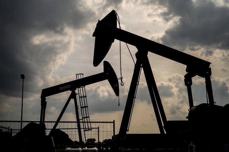 El petróleo Brent se frena ante los 40 dólares a la espera de lo que diga la OPEP+