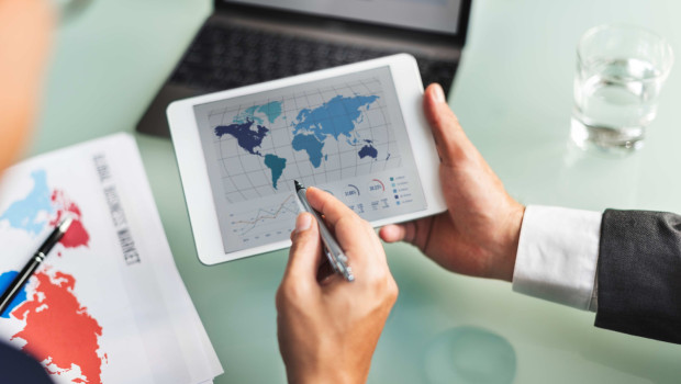 qaracter analiza las previsiones del sector financiero en 2025 digitalizacin sostenibilidad y transformacin geopoltica 