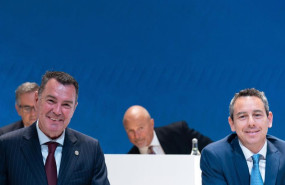 ep archivo   el ceo de grifols nacho abia i y el consejero victor grifols deu d durante la junta