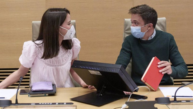 ep archivo   el lider de mas pais inigo errejon y la diputada del psoe andrea fernandez en la