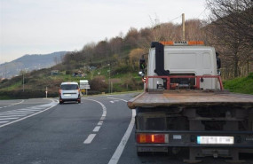 ep archivo   grua en la autopista