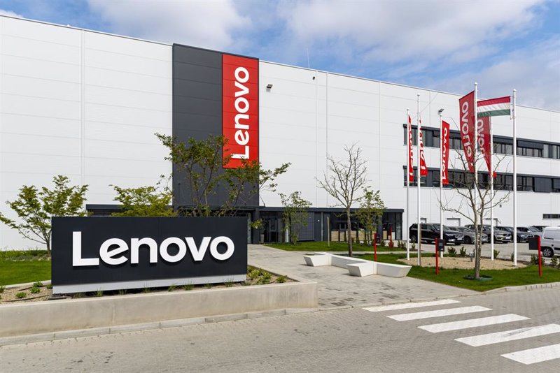 Lenovo gana 191 millones en el trimestre, un 66% menos que un año atrás