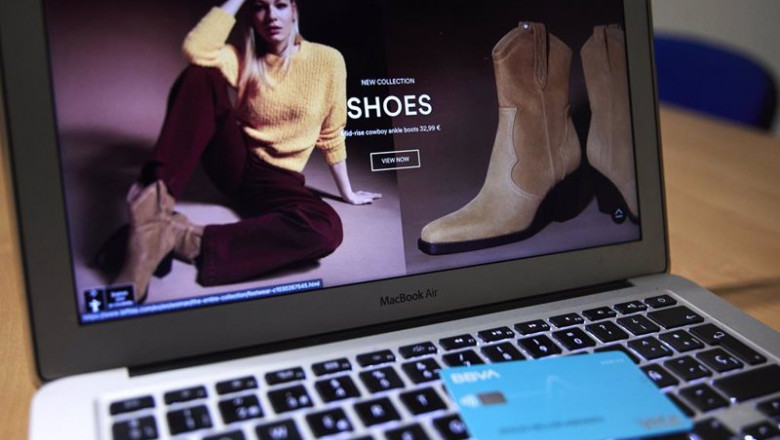 ep archivo   una persona compra online productos de moda