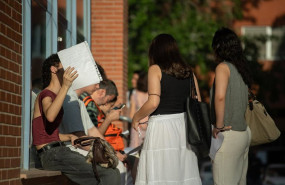 ep archivo varios alumnos repasan apuntes antes del primer examen de la primera jornada de la ep archivo varios alumnos repasan apuntes antes del primer examen de la primera jornada de la