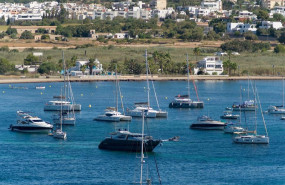 ep archivo varios barcos fondeados en la playa de talamanca a 24 de agosto en ibiza baleares ep archivo varios barcos fondeados en la playa de talamanca a 24 de agosto en ibiza baleares