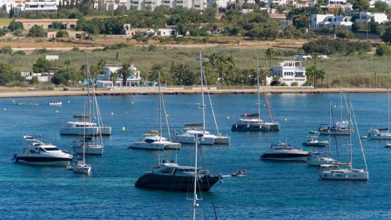 ep archivo varios barcos fondeados en la playa de talamanca a 24 de agosto en ibiza baleares ep archivo varios barcos fondeados en la playa de talamanca a 24 de agosto en ibiza baleares