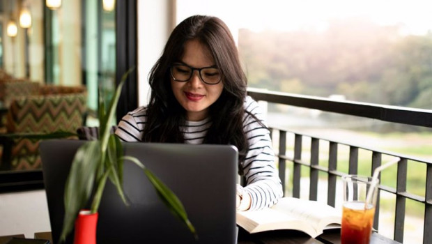 ep banco santander concede mas de 156000 becas de estudio practicas profesionales y apoyo al