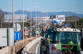 ep camiones concentrados en el acceso del eix transversal de port de tarragona a martes 13 de