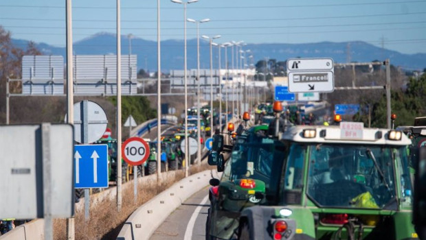 ep camiones concentrados en el acceso del eix transversal de port de tarragona a martes 13 de