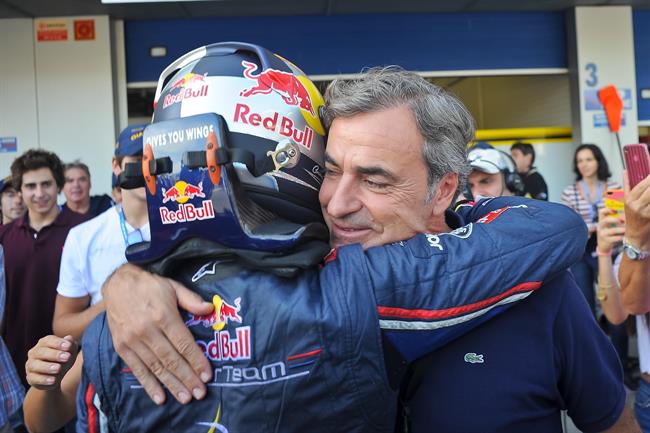Carlos Sainz Jr y su padre tras el título de las World Series by Renault | CIRCUITO JEREZ ep carlos sainz jrsu padretitulolas world series by renault