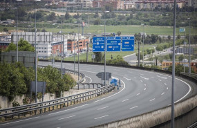 ep carreteras de la salida de sevilla a huelva vacias durante una semana santa atipica en la que