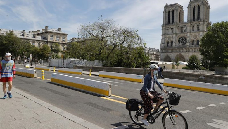 ep ciudadanos pasean por paris