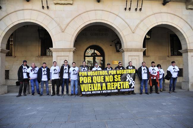 Concentración en Teruel del Colegio Amigos de José Luis Iranzo | EUROPA PRESS ep concentracionteruelcolegio amigosjose luis iranzo