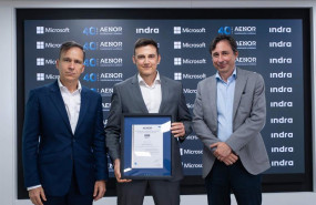 ep de izquierda a derecha rafael garcia meiro ceo de aenor luis navarrete cio de indra group y paco