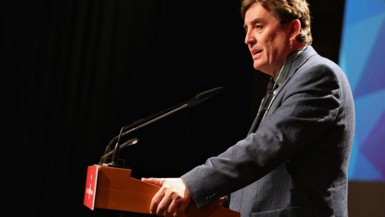 El director del Instituto Cervantes, el poeta Luis García Montero, durante el acto del Día Internacional del Orgullo LGTBI organizado por el Instituto Cervantes. | Jesús Hellín - Europa Press - Archivo ep el director del instituto cervantes el poeta luis garcia montero durante el acto del dia