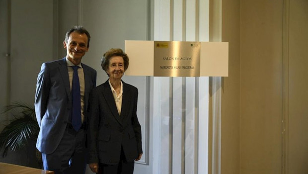 ep el ministro de ciencia innovacion y universidades en funciones pedro duque y la bioquimica y