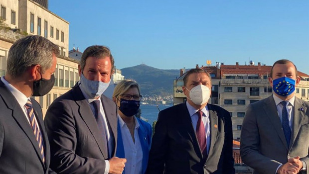 ep el secretario general de cepesca javier garat junto al comisario europeo sinkevicius