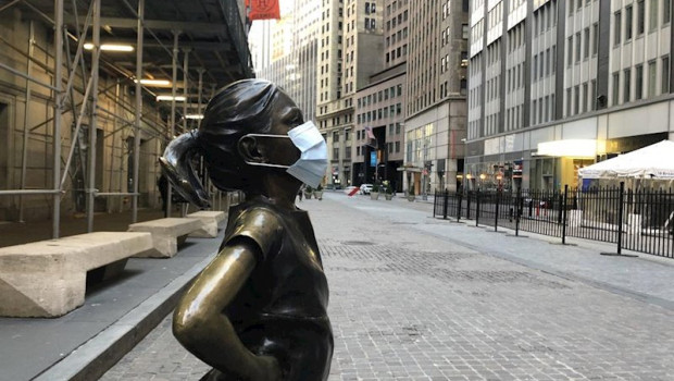 ep estatua de la chica sin miedo en wall street frente a la bolsa de nueva york