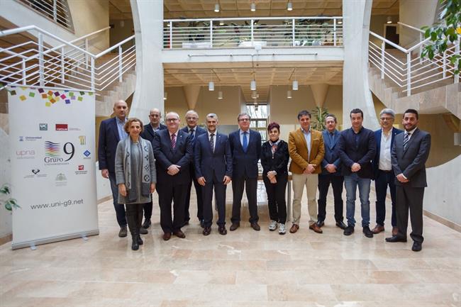 Foto de grupo de la reunión con el rector de la UPNA. | UPNA ep fotogrupola reunionrectorla upna