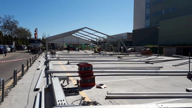 ep imagen de la instalacion de un hospital de campana en fuenlabrada