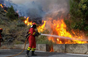 ep imagenarchivobomberos sofocandoincendiosurla provincia de avila
